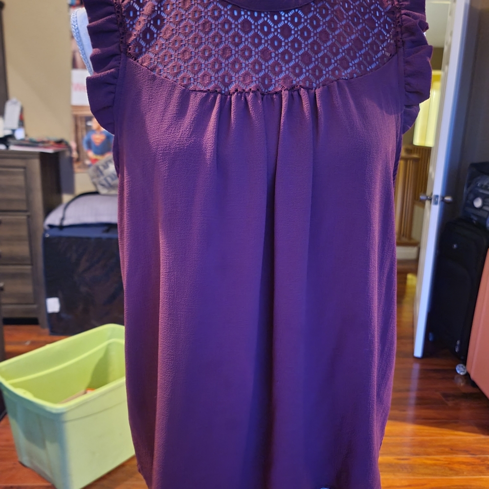Sleeveless elegant blouse